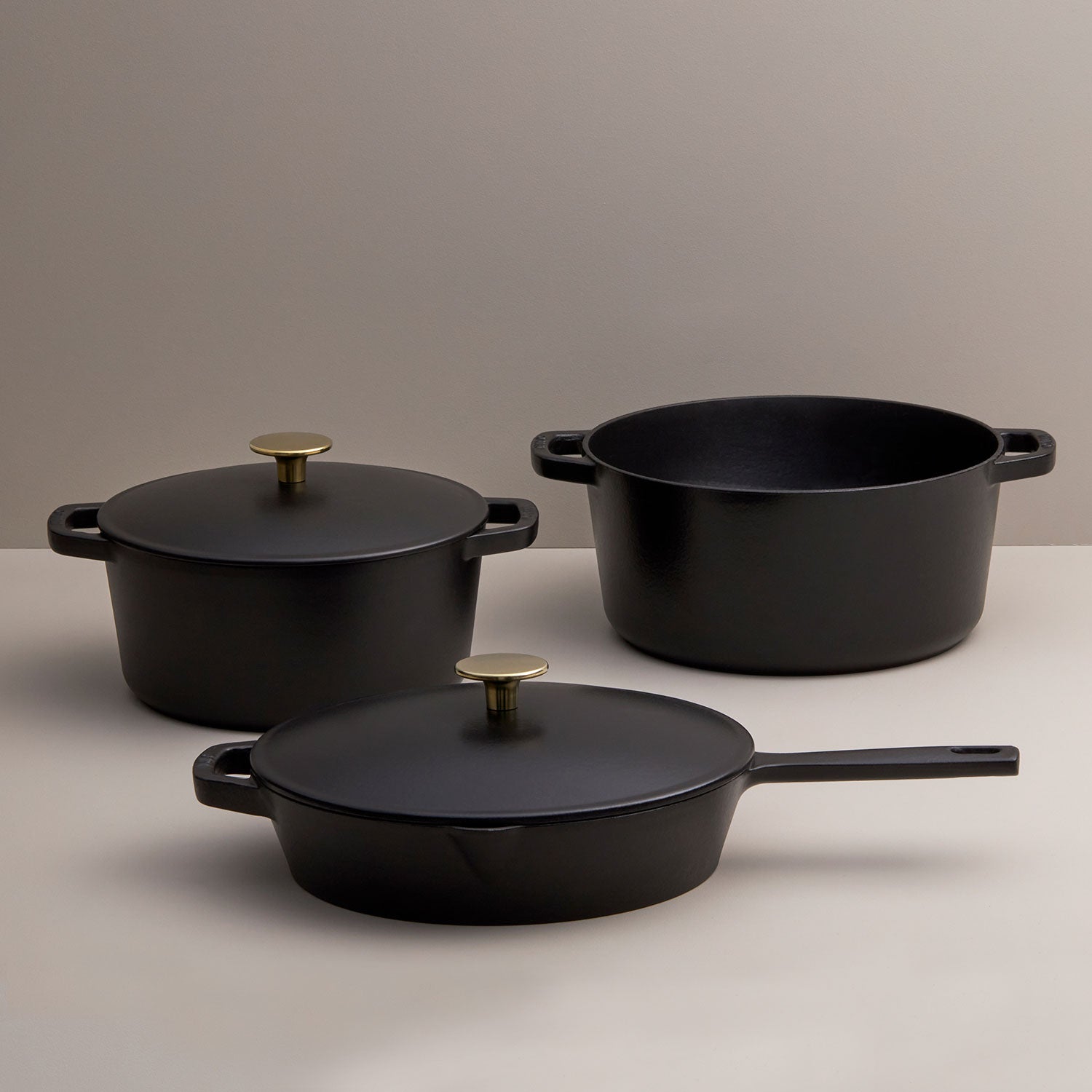 Cast iron Cooking Pots at